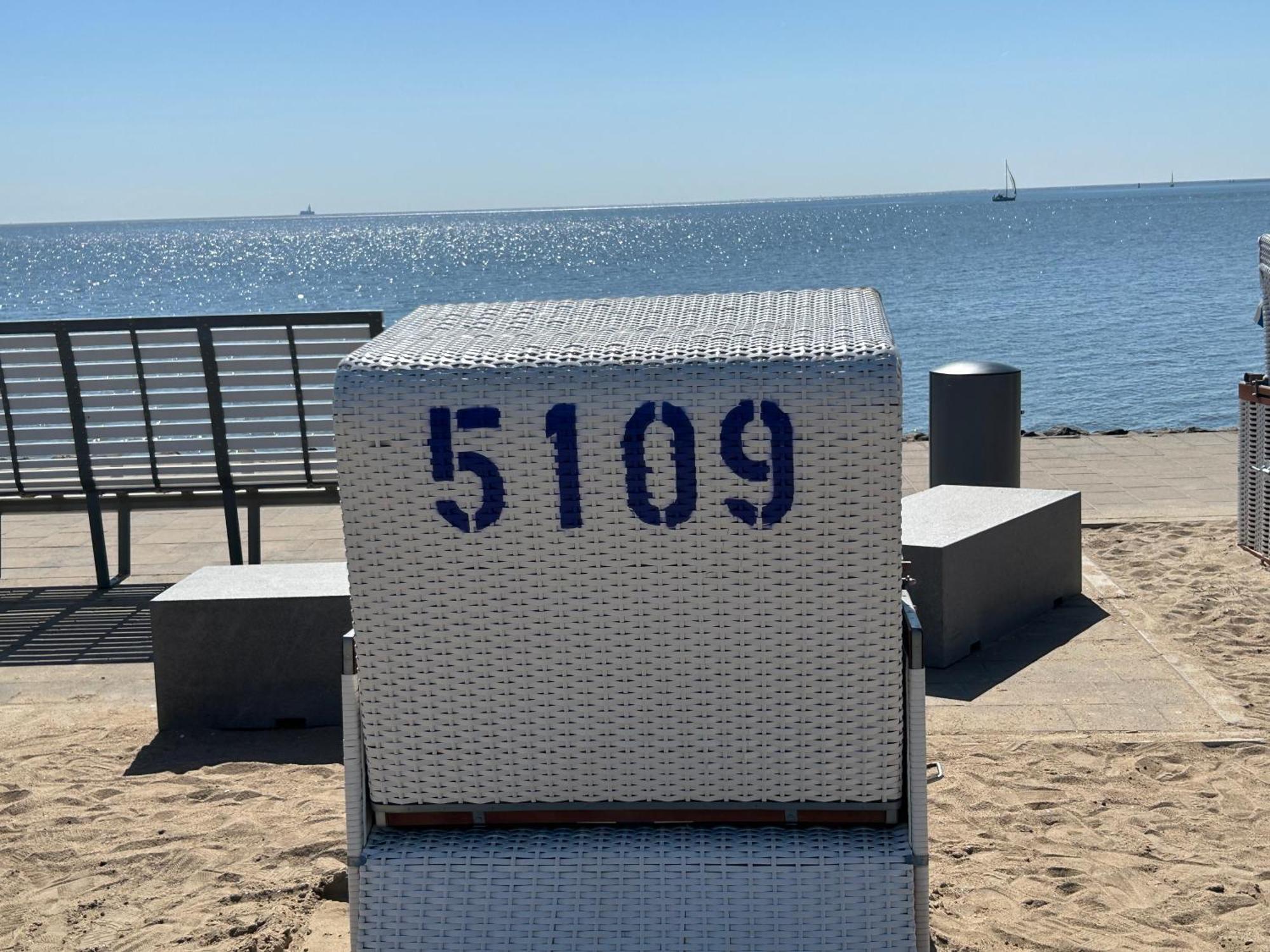 Ferienwohnung Ritthoff Perlebucht - Mit Strandkorb Am Meer Und Kostenloser Eintritt Ins Schwimmbad Busum Exterior photo
